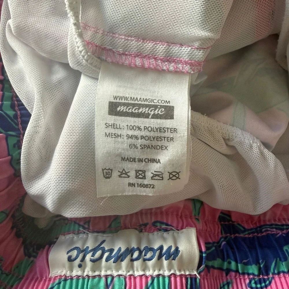 Maamgic Mens Pink Shark Camo Swim Trunks Mesh Lined Board Shorts Size M RN160872